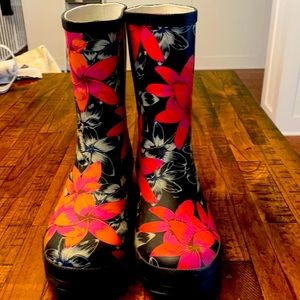 Women’s Rainboots NWOT